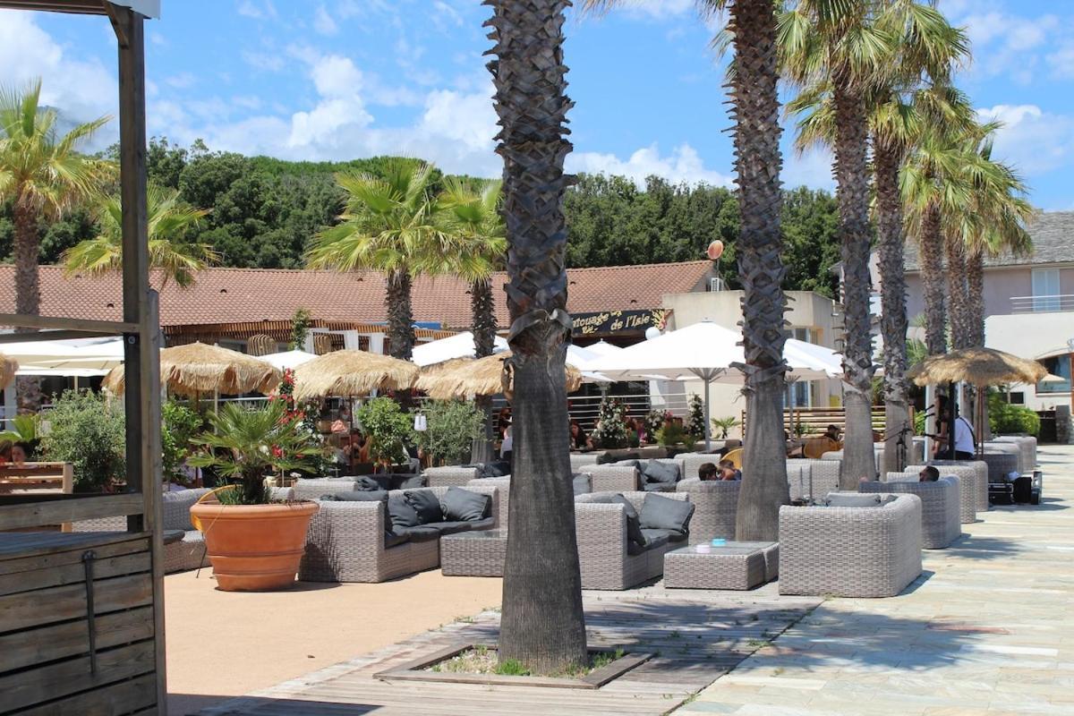 Bord de mer, pieds dans l'eau, vue panoramique Villa San-Nicolao Kültér fotó