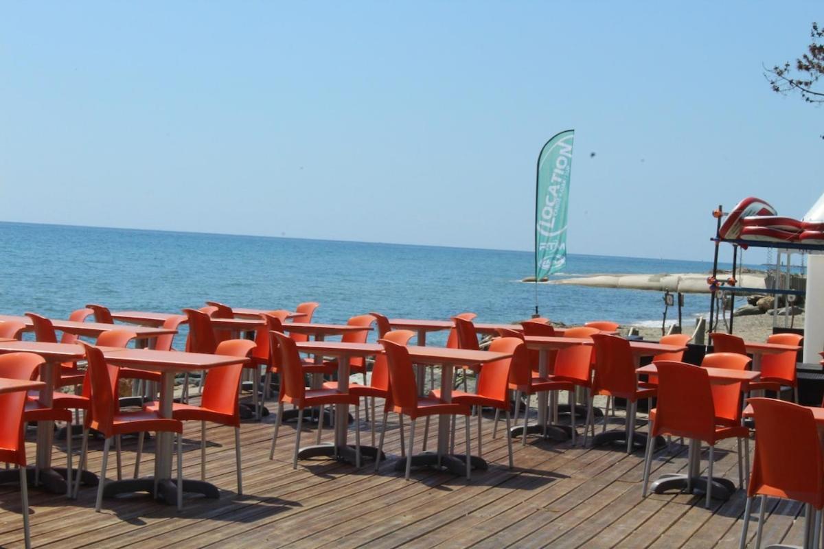 Bord de mer, pieds dans l'eau, vue panoramique Villa San-Nicolao Kültér fotó