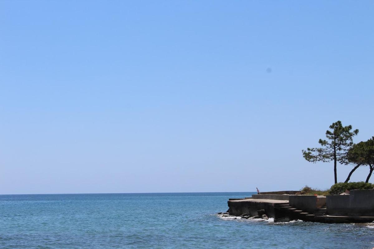 Bord de mer, pieds dans l'eau, vue panoramique Villa San-Nicolao Kültér fotó