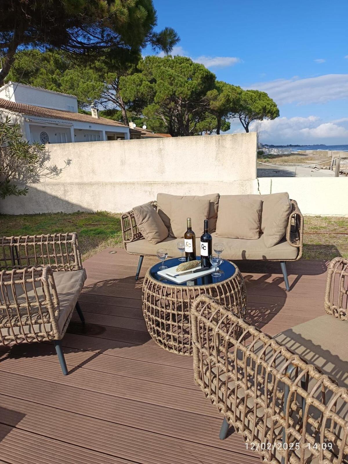 Bord de mer, pieds dans l'eau, vue panoramique Villa San-Nicolao Kültér fotó