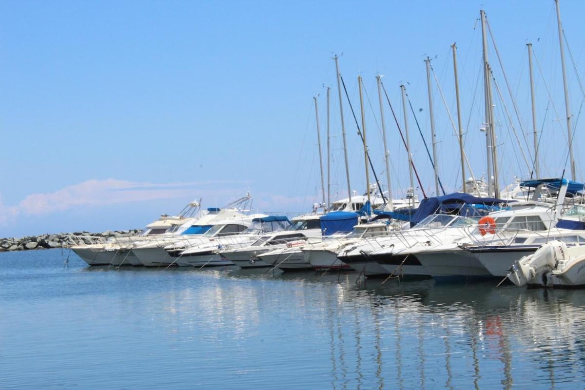 Bord de mer, pieds dans l'eau, vue panoramique Villa San-Nicolao Kültér fotó