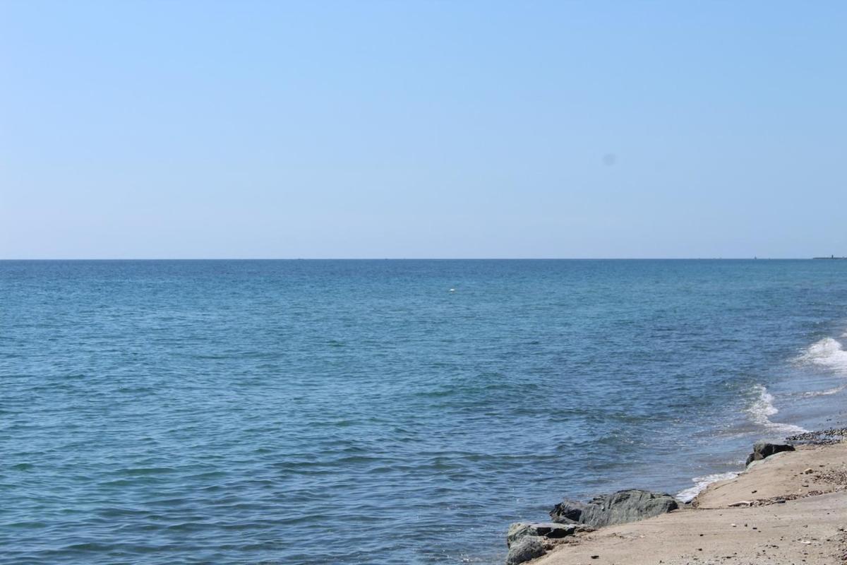 Bord de mer, pieds dans l'eau, vue panoramique Villa San-Nicolao Kültér fotó