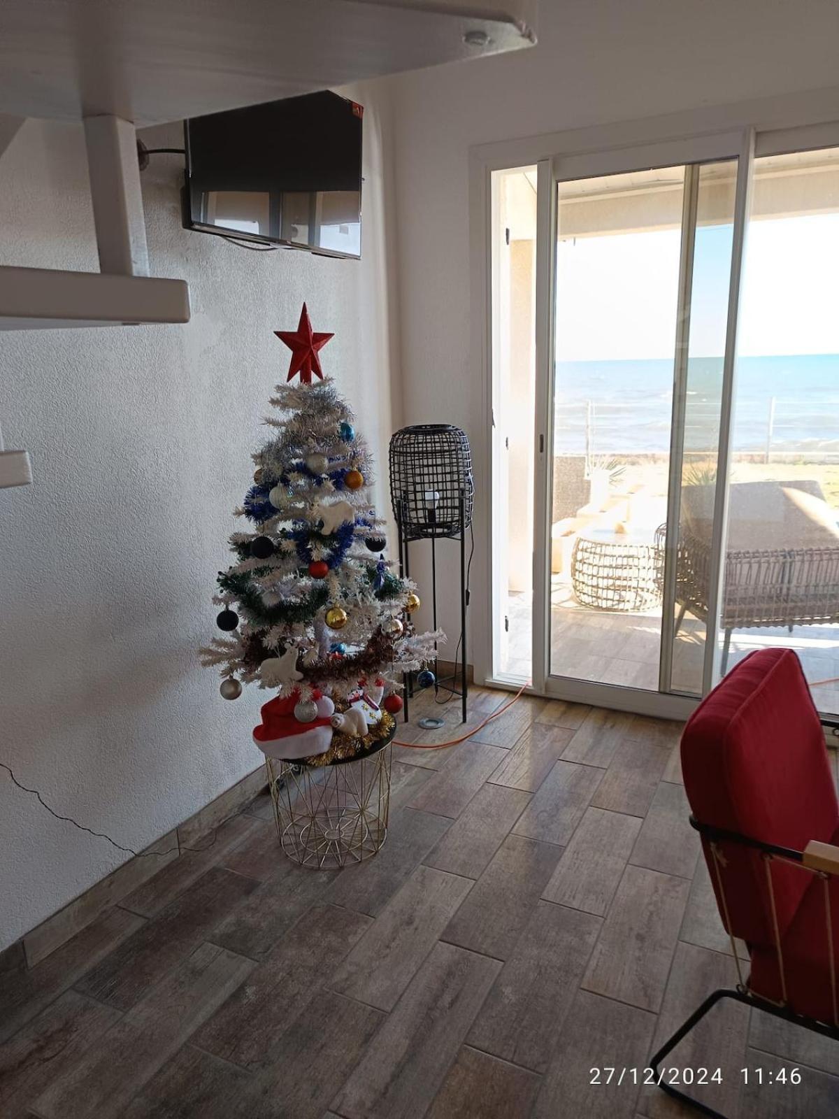 Bord de mer, pieds dans l'eau, vue panoramique Villa San-Nicolao Kültér fotó